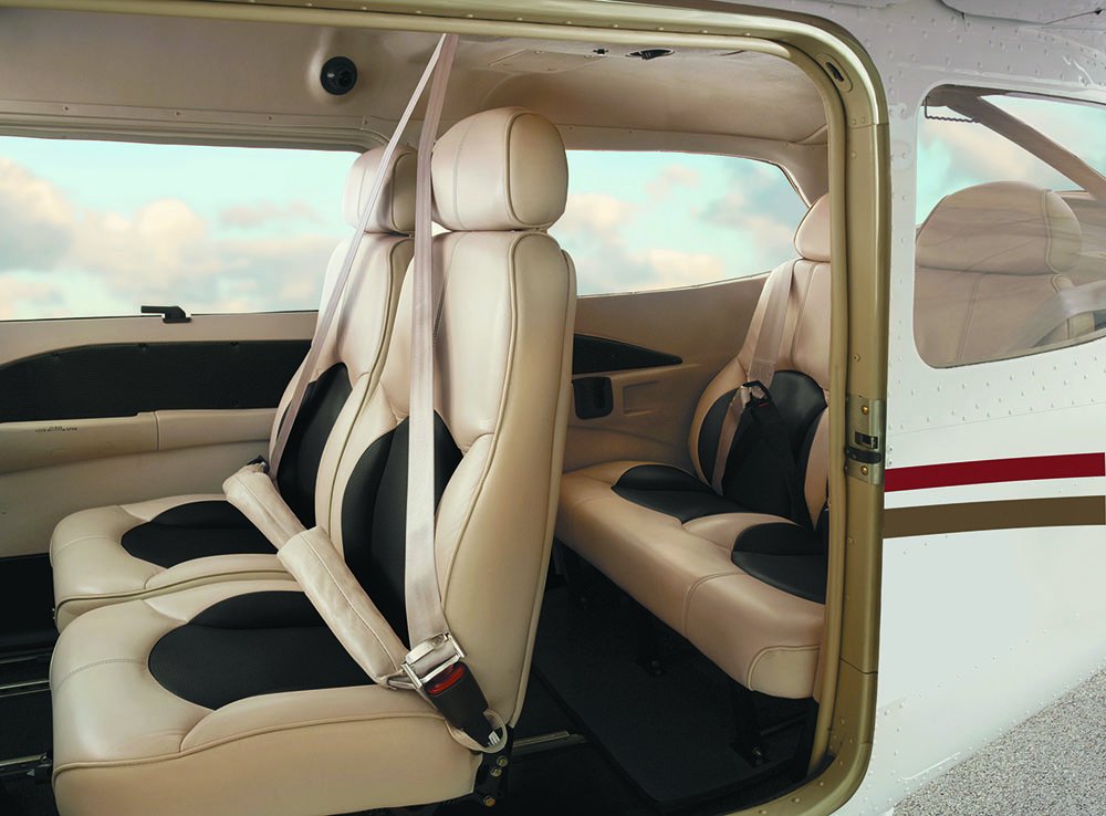 Cessna 182 Skylane interior