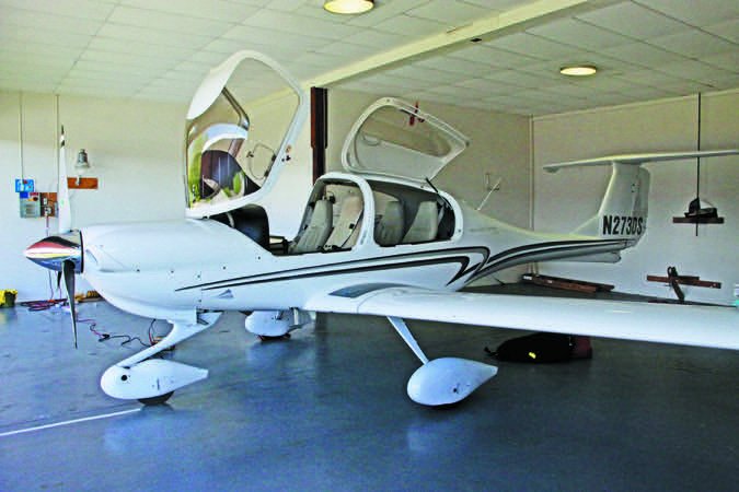 DA40 In Hanger